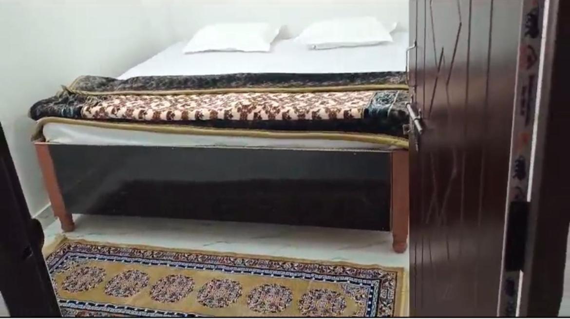White House Homestay Prayagraj Exterior photo