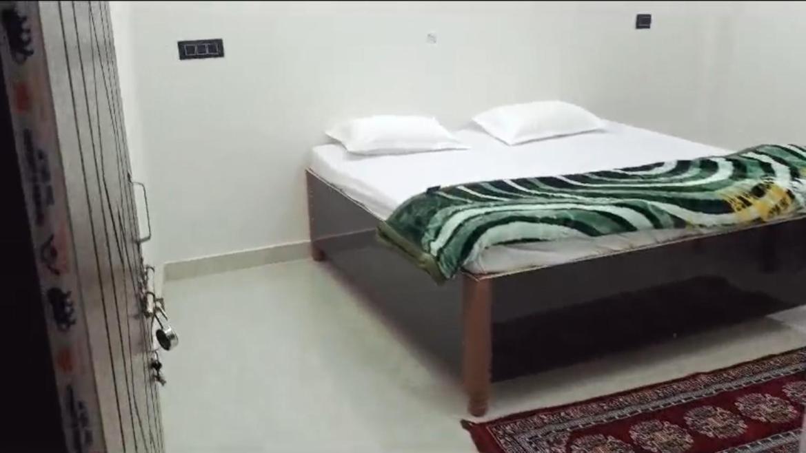 White House Homestay Prayagraj Exterior photo